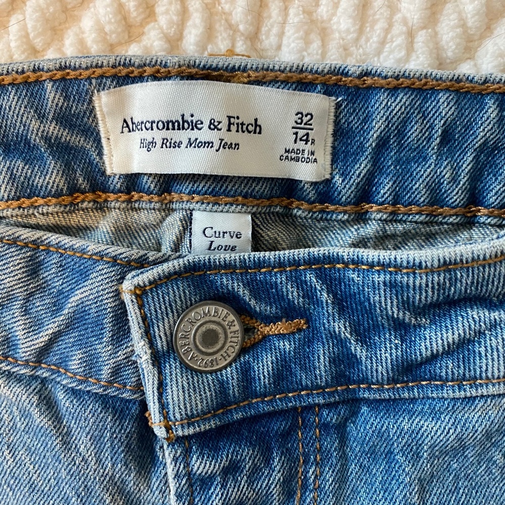 Abercrombie Curvy Love Mom High Rise